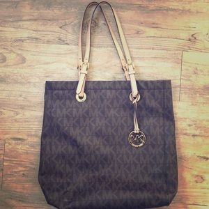 Michael Kors Jet Set Large Tote